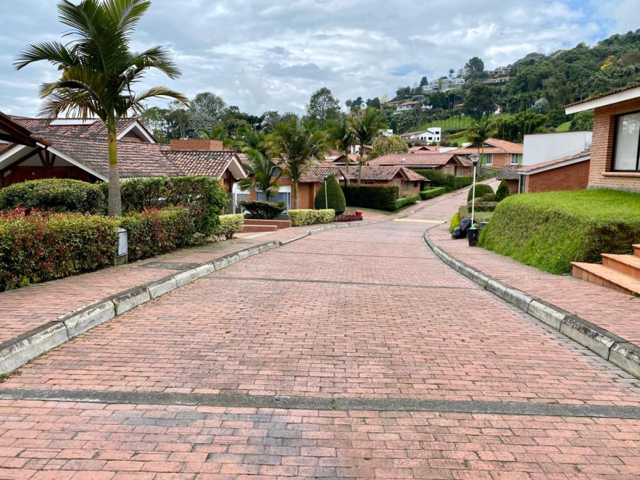 VENDO CASA VALLES DE LA ALHAMBRA - MANIZALES