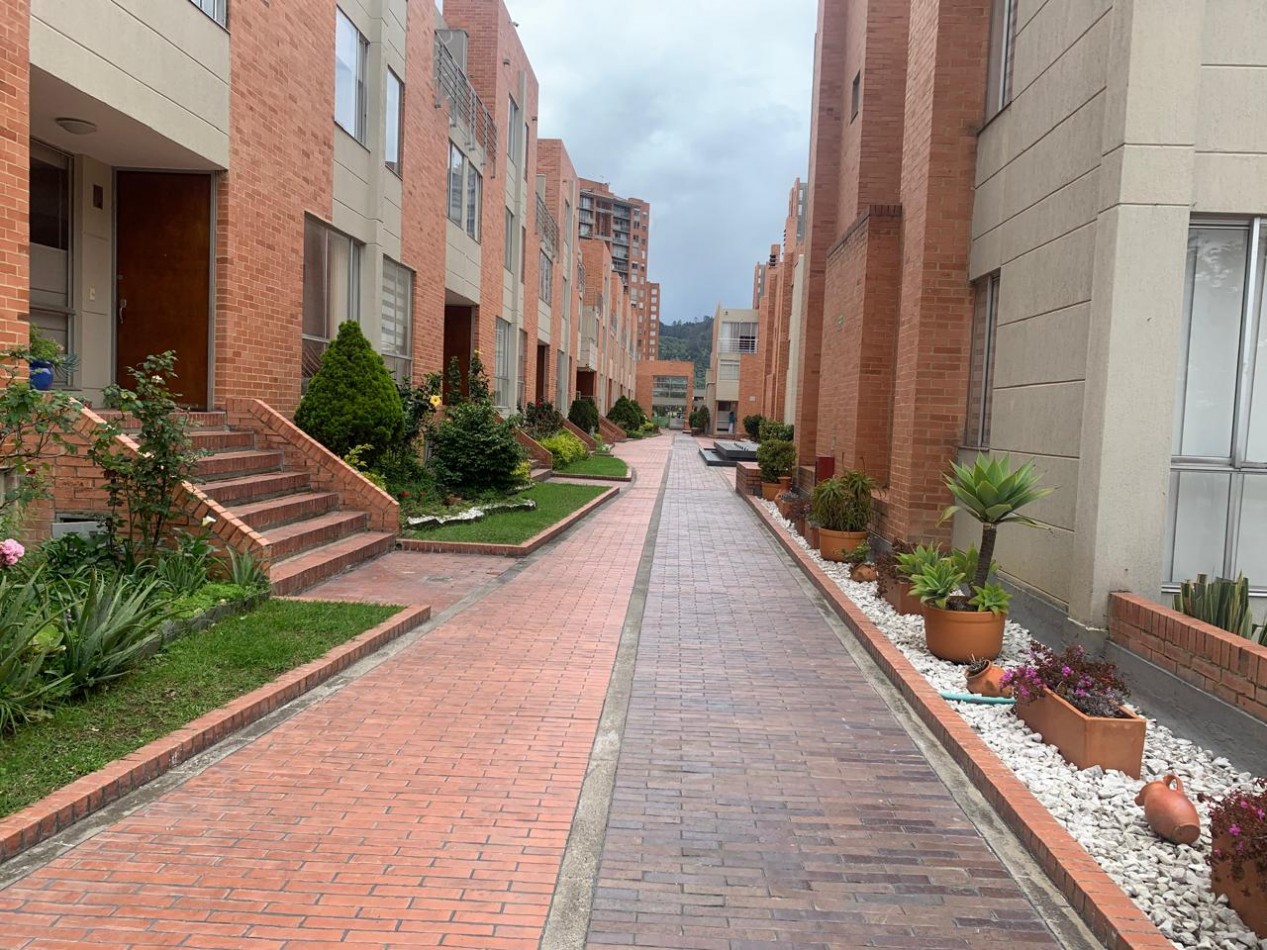 ARRIENDO CASA EN  BOSQUES DE LA ALAMEDA  II NORTE